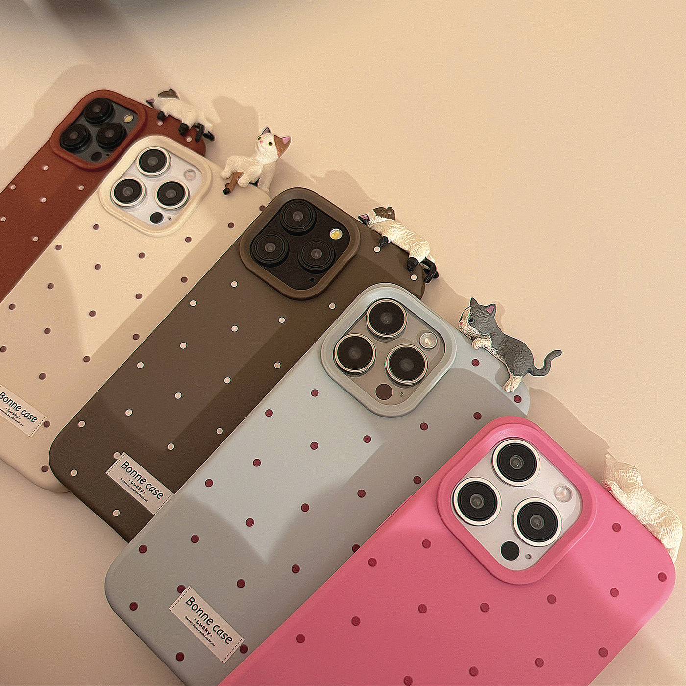 【IPHONE CASE】ねこ 寝るポーズ ドット柄 IPHONE ケース