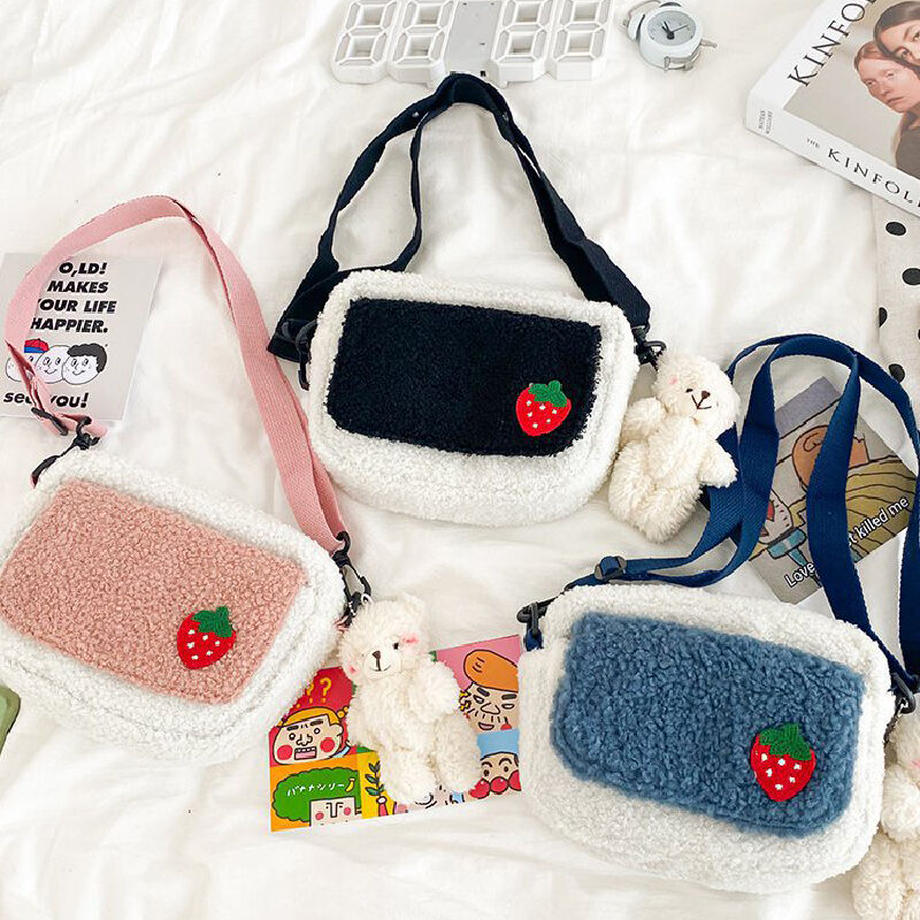 【Cute Bag】いちご刺繍モコモコバッグ