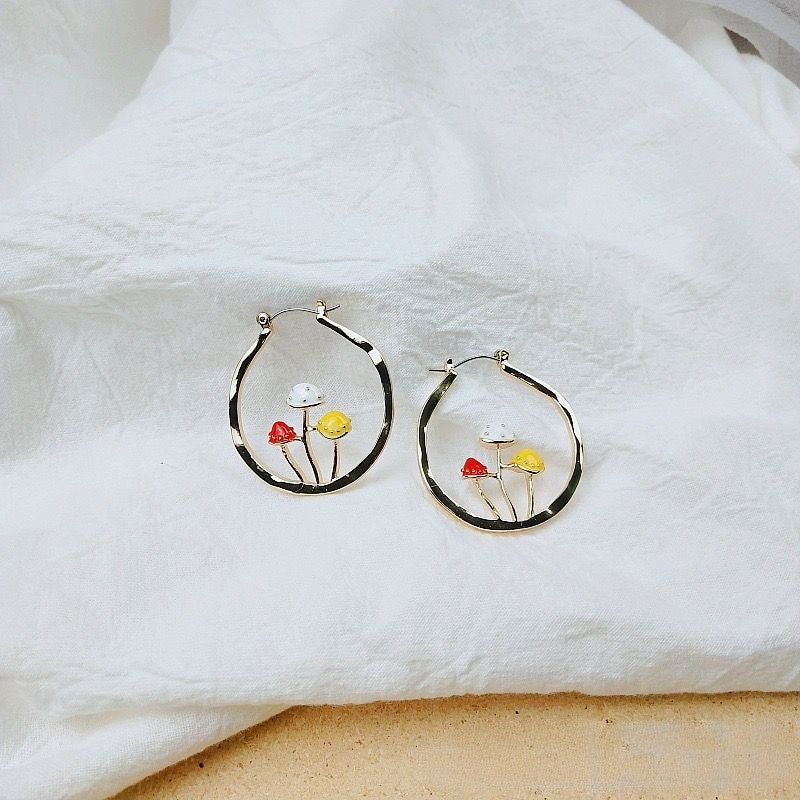 【EARRINGS】大人かわいい お洒落 キノコ ピアス