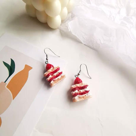 【Earrings】  いちごのショートケーキ フックピアス&イヤリング