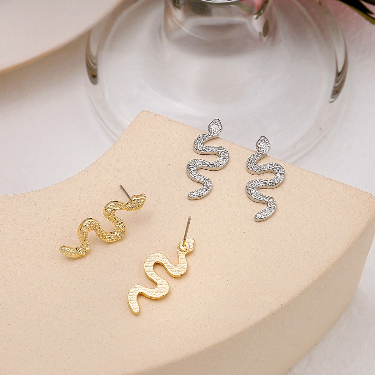 【Earrings】スネークデザインのピアス