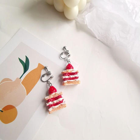 【Earrings】  いちごのショートケーキ フックピアス&イヤリング