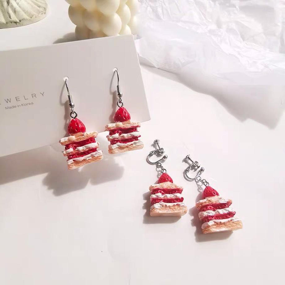 【Earrings】  いちごのショートケーキ フックピアス&イヤリング